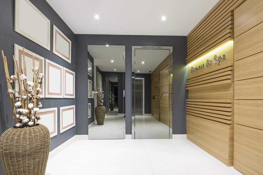 a small room in a fitness & spa business with two large mirror on the wall